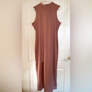 Absolutely ♥️ it!! Dusty Pink Sleeveless Bodycon Maxi Dress with Thigh Split